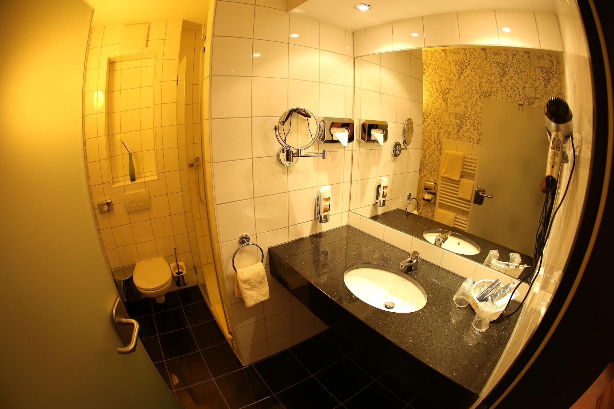 Hotel Sittardsberg ดุยส์บูร์ก ภายนอก รูปภาพ