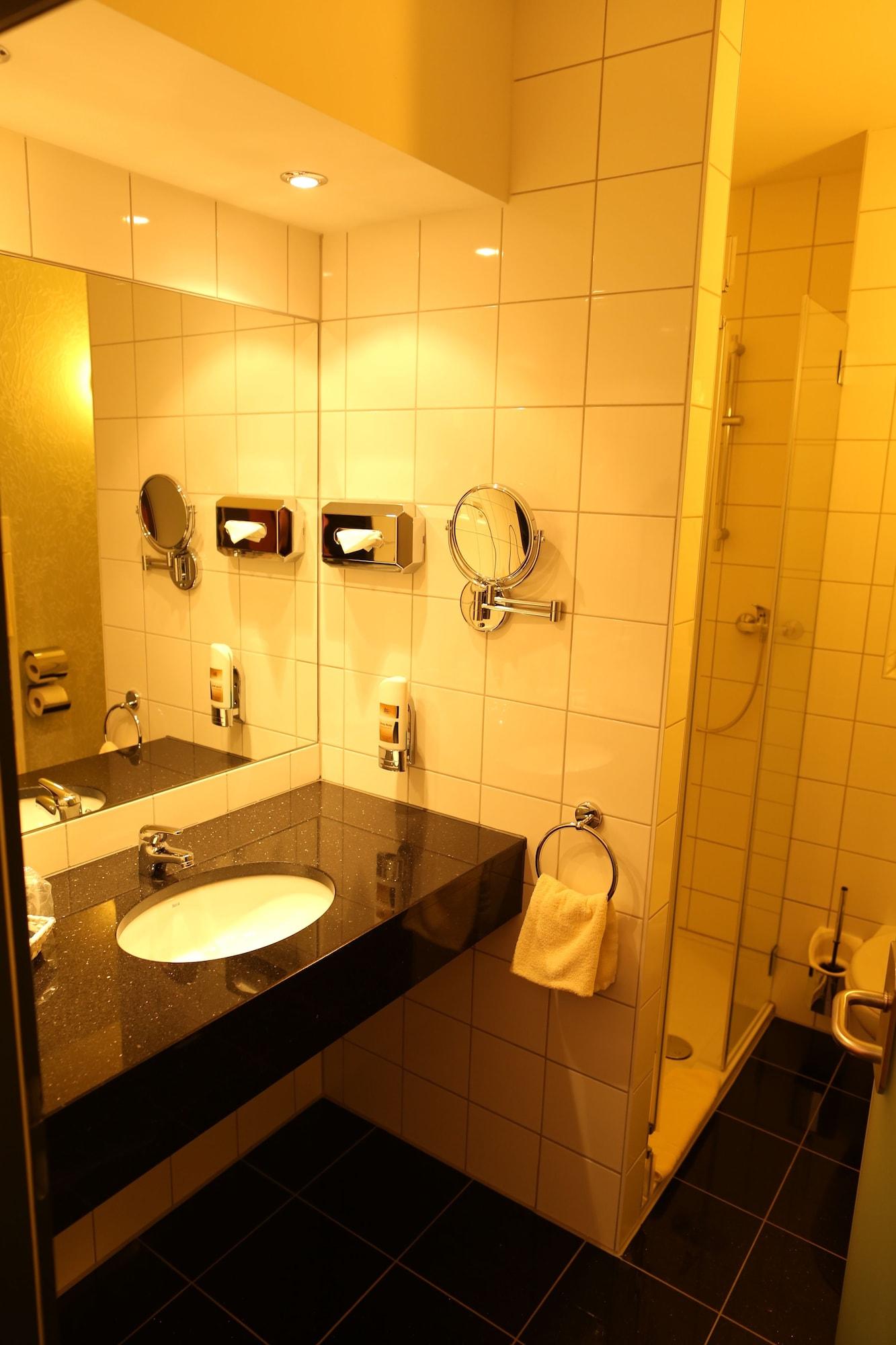 Hotel Sittardsberg ดุยส์บูร์ก ภายนอก รูปภาพ