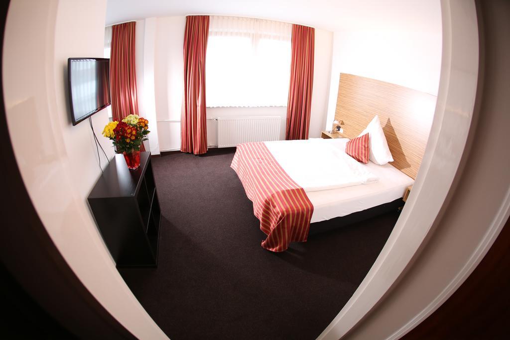 Hotel Sittardsberg ดุยส์บูร์ก ภายนอก รูปภาพ