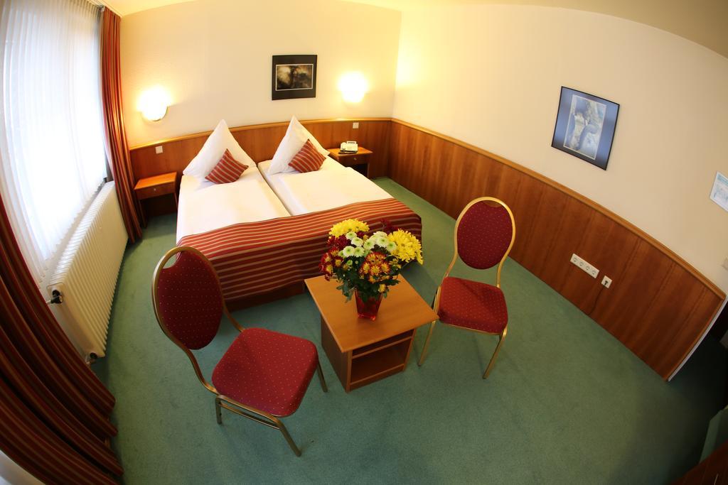 Hotel Sittardsberg ดุยส์บูร์ก ภายนอก รูปภาพ