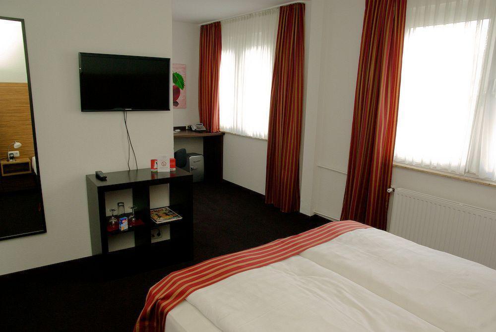 Hotel Sittardsberg ดุยส์บูร์ก ภายนอก รูปภาพ
