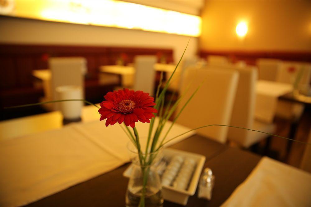 Hotel Sittardsberg ดุยส์บูร์ก ภายนอก รูปภาพ